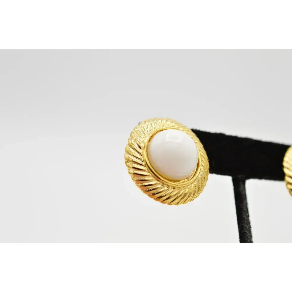 Vintage Cabochon Clip On Earrings Gold Tone Pure White Bead Round 1980s 9L